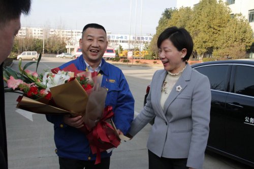 副市长龙小红莅临乐动网官网_乐动(中国)新春走访慰问