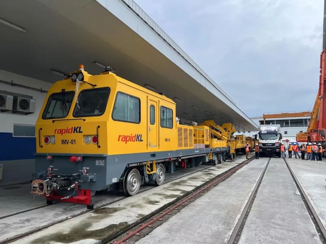 乐动网官网_乐动(中国)重工马来西亚地铁3号线（LRT-3）项目车辆顺利送抵现场